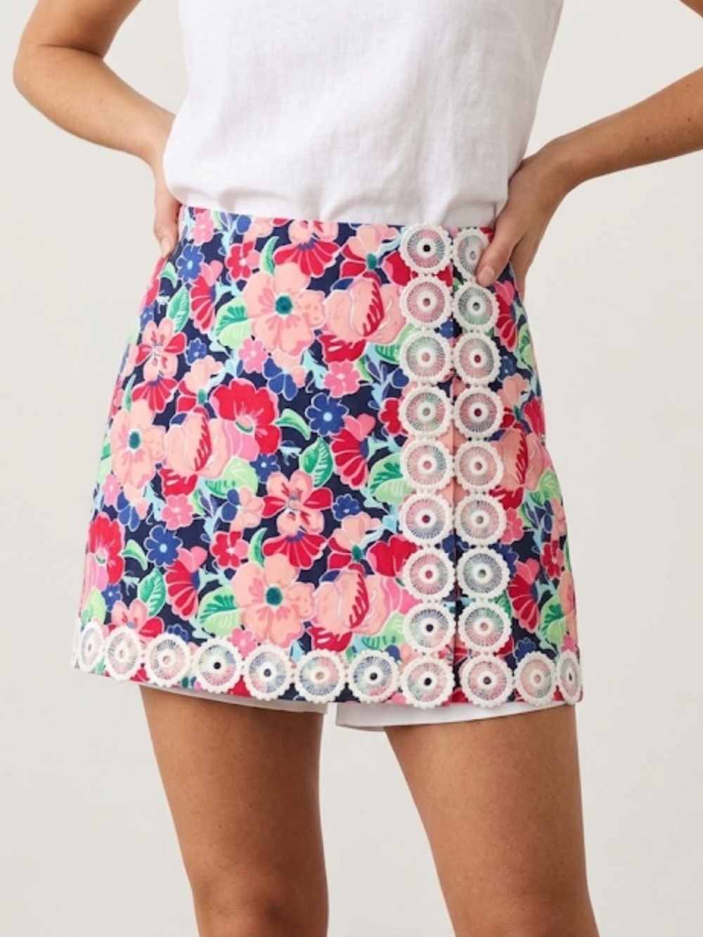 Crown & Ivy Floral Faux Wrap Mini Skirt Lace Trim Coastal Granddaughter 14
L